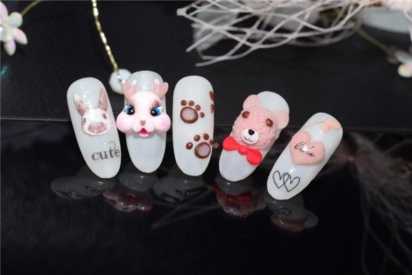 花茜彩妆造型美甲培训